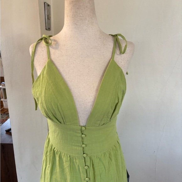 Lulus Being Beautiful green button up midi dress! NWT - Picture 4 of 6